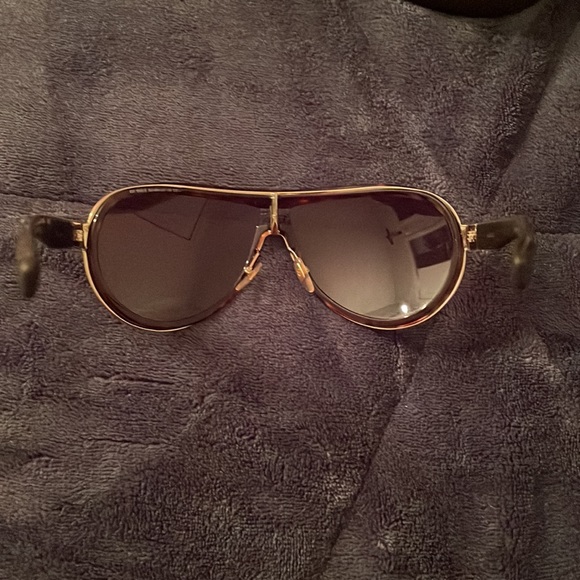Gucci sunglasses. Brown tortoise shell aviators. Perfect condition. - Picture 4 of 9